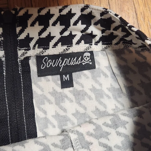 Sourpuss Black/White Houndstooth pencil skirt size medium - Picture 4 of 4